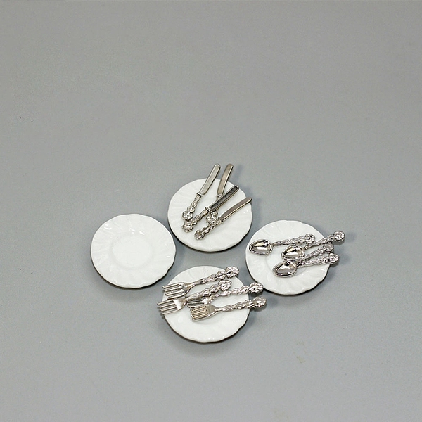 

PandaHall Miniature Ceramic Plate and Alloy Western Tableware, Doll House Miniature Toy Model, Platinum, 23x4mm Alloy Mixed Shapes