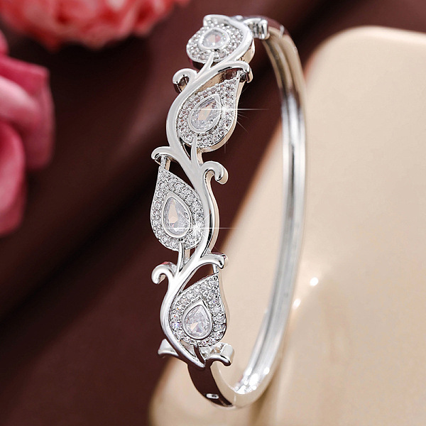 Bracelet manchette articulé en laiton pavé de zirconiums cubiques transparents en forme de feuille pour femme