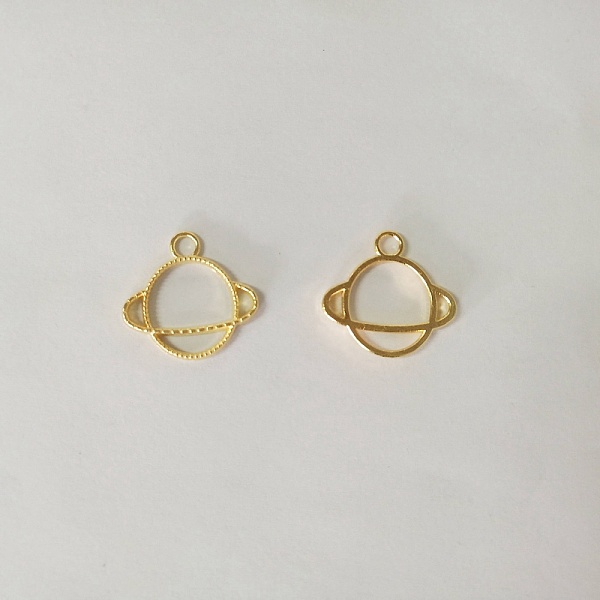 

PandaHall Alloy Pendants, Planet, Golden, 21x22x2mm, Hole: 3mm Alloy Planet
