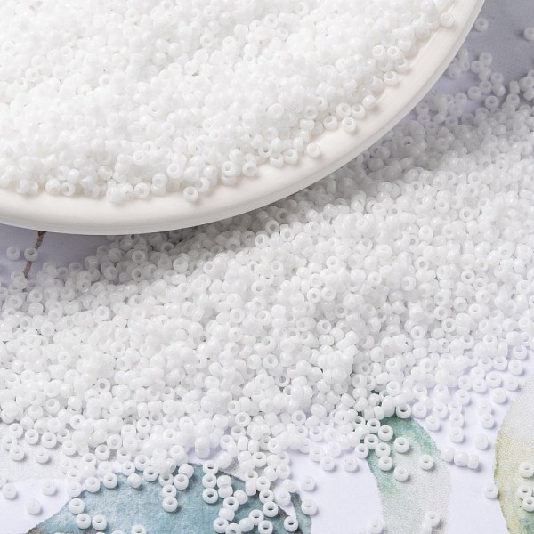

PandaHall MIYUKI Round Rocailles Beads, Japanese Seed Beads, (RR402) White, 15/0, 1.5mm, Hole: 0.7mm, about 27777pcs/50g Glass White