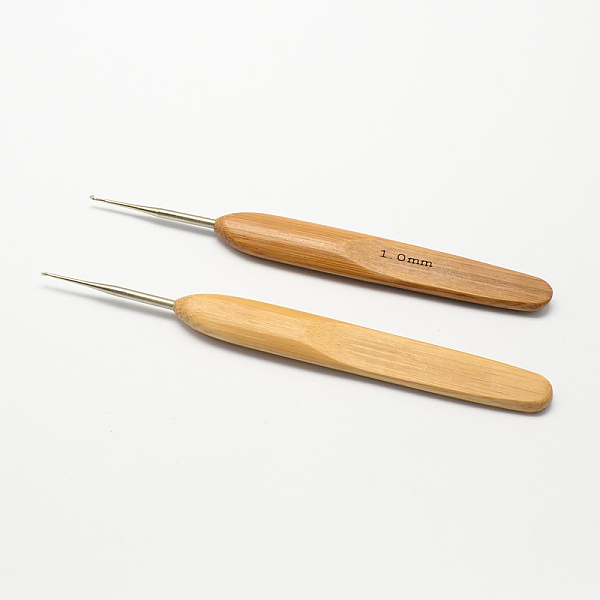 

PandaHall Bamboo Handle Iron Crochet Hook Needles, Peru, Pin: 1.0mm, 133~136x13x7mm Iron Brown