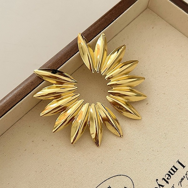 

PandaHall Retro Brass Stud Earrings for Women, Golden Brass