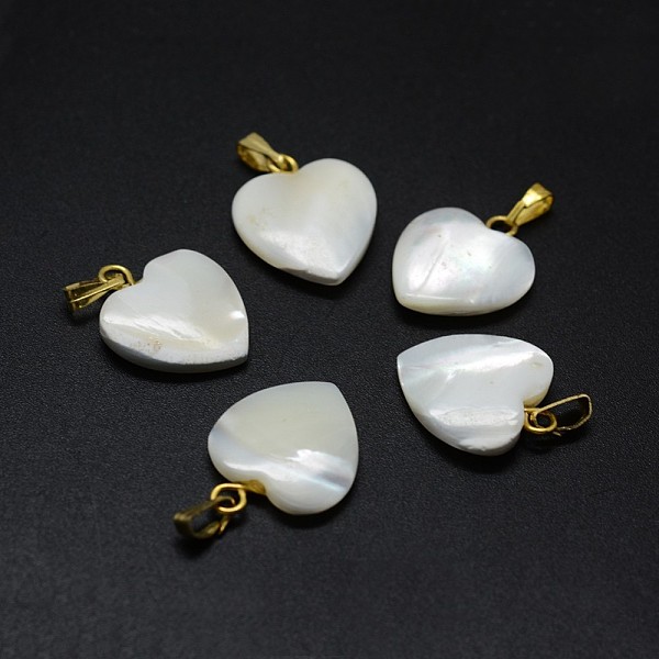 

PandaHall Shell Pendants, with Brass Findings, Heart, Golden, 17~19x14~15x3~5mm, Hole: 2x5mm Shell Heart
