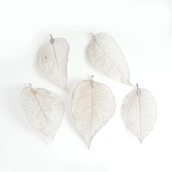 

PandaHall Electroplated Natural Leaf Big Pendants, with Iron Findings, Platinum Plated, 55~85x25~40x1mm, Hole: 3x6mm Iron Leaf