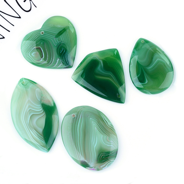 

PandaHall Natural Striped Agate/Banded Agate Pendants, Dyed, Mixed Shape, Medium Sea Green, 45~64x35~48x5.5~6mm, Hole: 2mm Banded Agate...