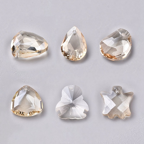 

PandaHall Transparent Glass Pendants, Faceted, Mixed Shapes, Clear, 18~18.3x13~18x6~11mm, Hole: 1.4~1.6mm Glass Mixed Shapes Clear