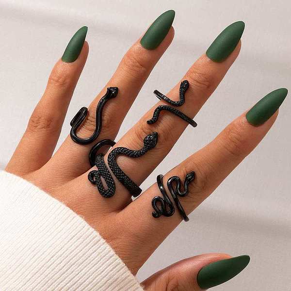 

PandaHall Alloy Snake Gothic Stackable Finger Rings Set for Women, Electrophoresis Black, Inner Diameter: 17mm, 4Pcs/set Alloy