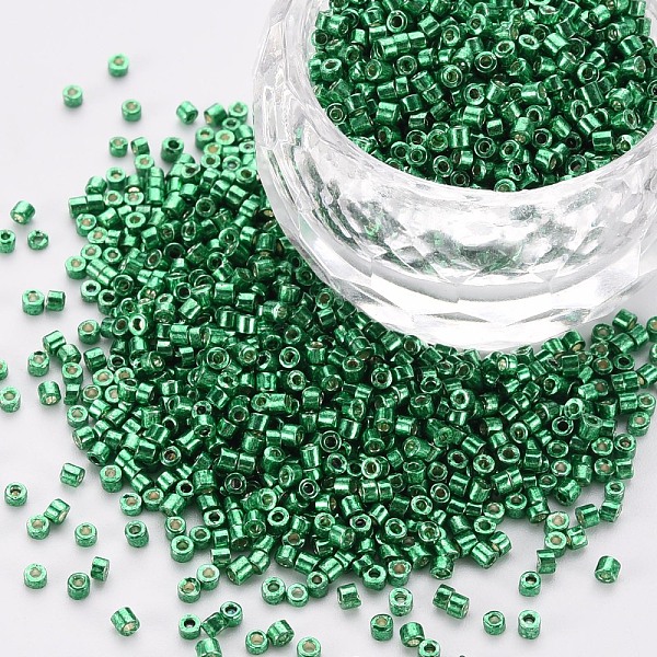 

PandaHall Plated Glass Cylinder Beads, Seed Beads, Metallic Colours, Round Hole, Green, 1.5~2x1~2mm, Hole: 0.8mm, about 8000pcs/bag, about...