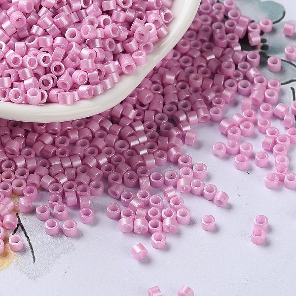 

PandaHall Baking Paint Glass Seed Beads, Cylinder, Pearl Pink, 2.5x2mm, Hole: 1.4mm, about 5039pcs/50g Glass