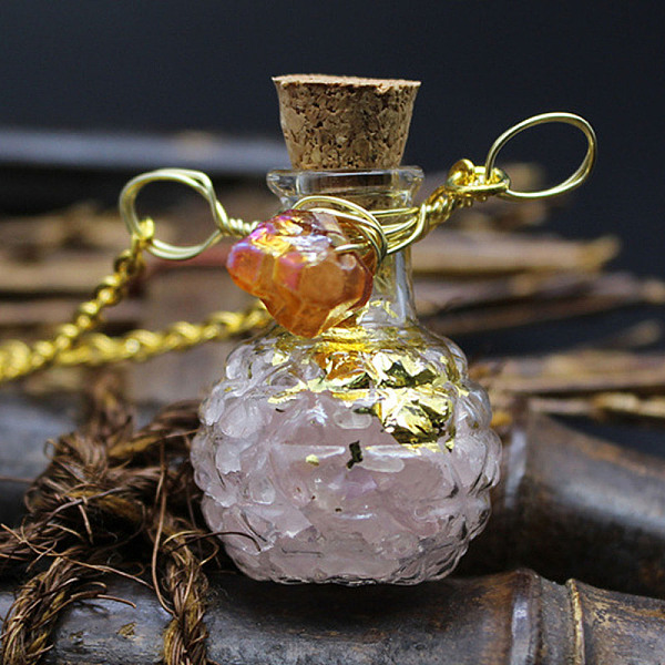 Collana Di Bottiglie Di Profumo Con Scaglie Di Quarzo Rosa Naturale