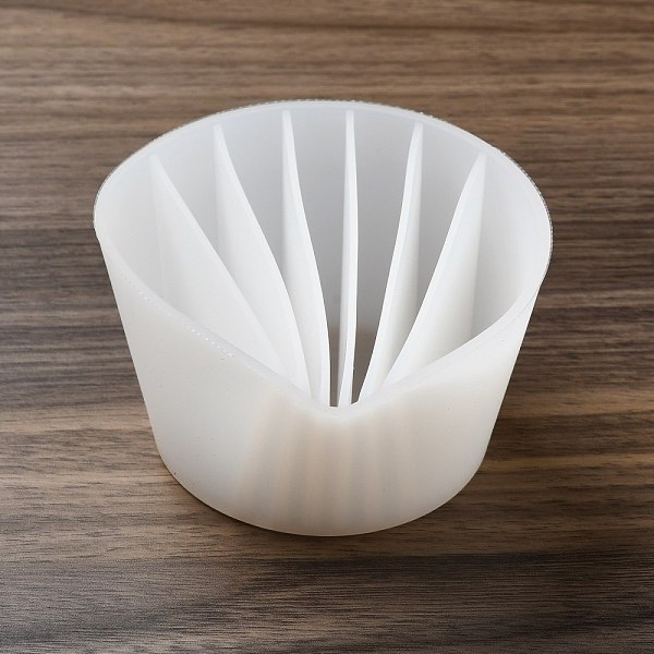 

PandaHall Reusable Split Cup for Paint Pouring, Silicone Cups for Resin Mixing, 7 Dividers, Shell Shape, White, 110x91.5x53mm, Inner...