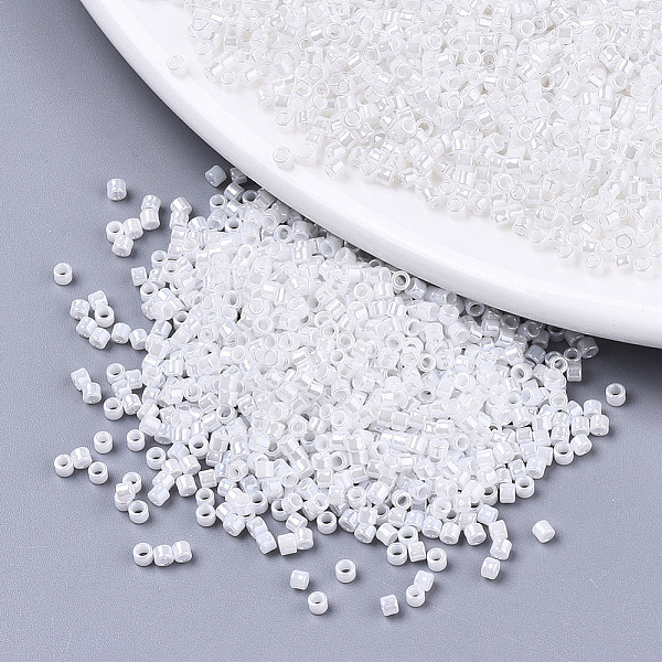 

PandaHall Glass Seed Beads, Fit for Machine Eembroidery, Opaque Colours Luster, Round, White, 2x1.5mm, Hole: 1mm, about 30000pcs/bag Glass...