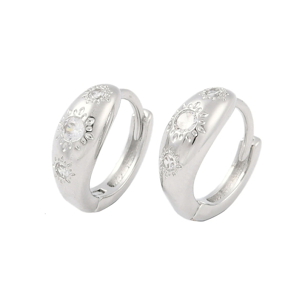 Aretes tipo argolla con micro pavé de latón y circonitas cúbicas transparentes