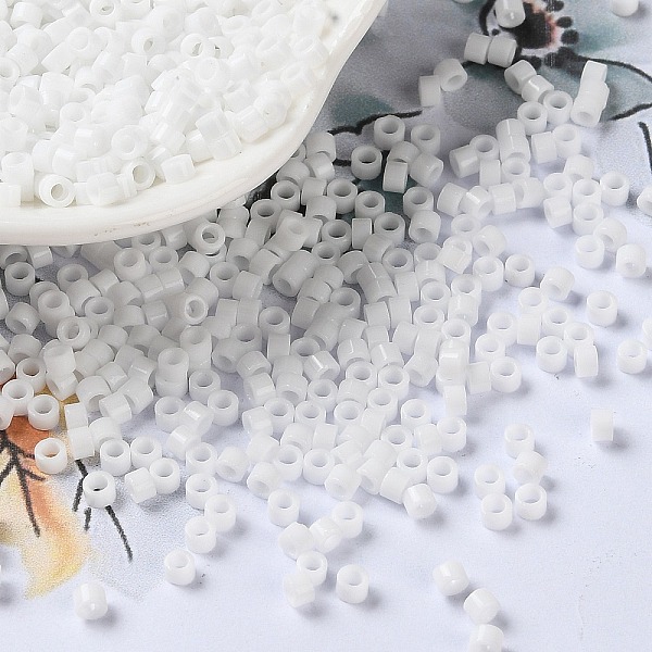 

PandaHall Opaque Colours Glass Seed Beads, Cylinder, WhiteSmoke, 2.5x2mm, Hole: 1.4mm Glass White