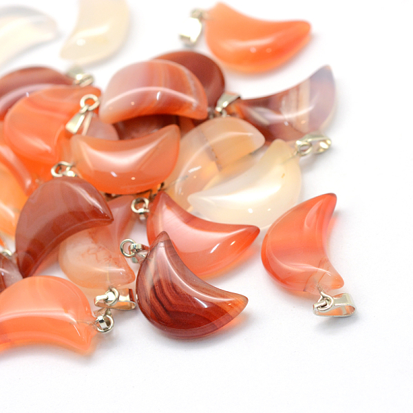 

PandaHall Moon Dyed Natural Agate Pendants, with Platinum Tone Brass Findings, 21~24x12~14x5~6mm, Hole: 2x7mm Natural Agate Moon