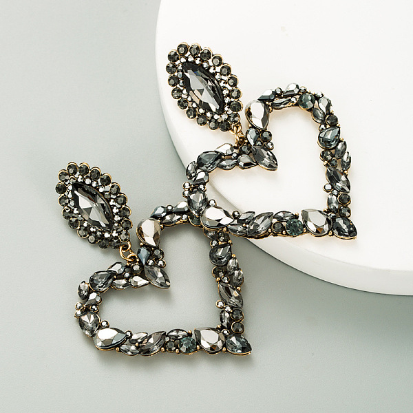 

PandaHall Rhinestone Heart Long Dangle Stud Earrings, Alloy Jewelry for Women, Jet, 80x55mm Rhinestone Heart Black