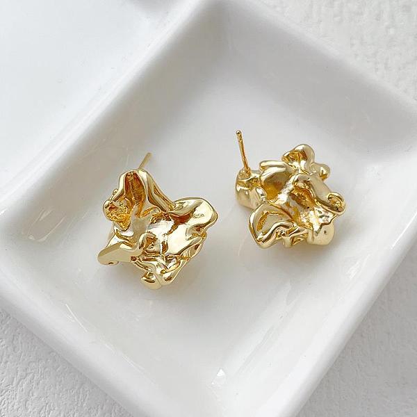 

PandaHall Brass Stud Earring Findings, with Vertical Loops, Twist Shape, Golden, 18x18mm Brass Twist