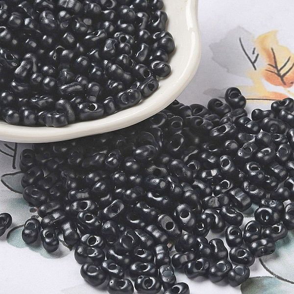 

PandaHall Baking Paint Glass Seed Beads, Peanut, Black, 5.5~6x3~3.5x3mm, Hole: 1~1.2mm, about 4000pcs/pound Glass Peanut Black