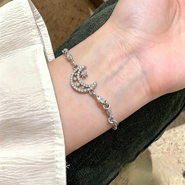 Bracelet coulissant ajustable en alliage pavé de zircon cubique transparent en forme de lune avec étoile pour femme