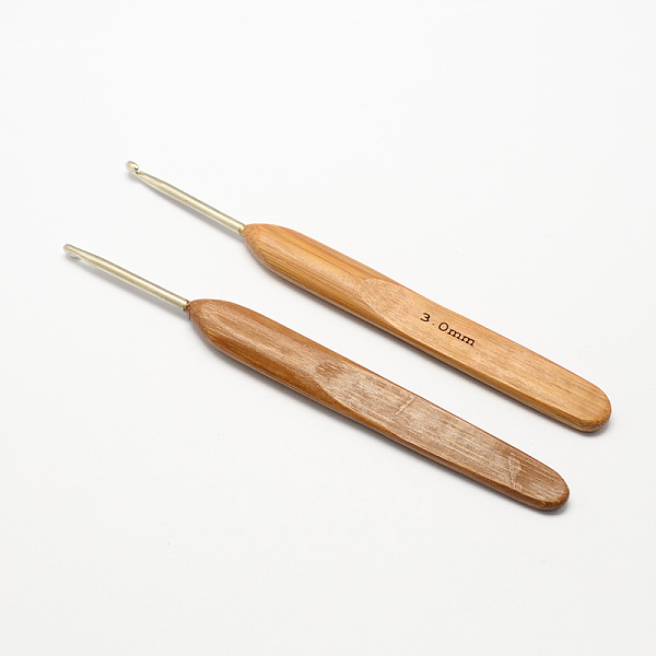 

PandaHall Bamboo Handle Iron Crochet Hook Needles, Peru, Pin: 3.0mm, 133~136x13x7mm Iron Brown