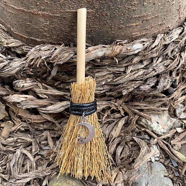

PandaHall Halloween Theme Mini Witch Broom Party Decoration, with Alloy Charms, Decorative Props for Garden, Home, Moon, 110mm Alloy Moon