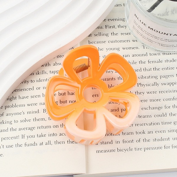 Gradient Hollow Flower Plastic Claw Hair Clips