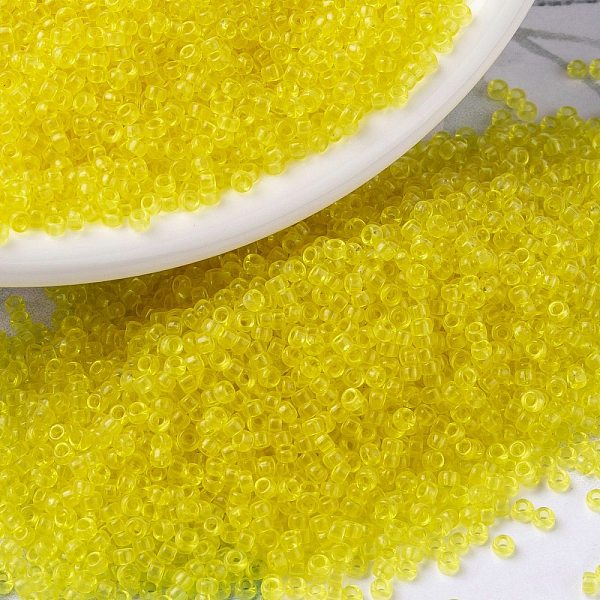 

PandaHall MIYUKI Round Rocailles Beads, Japanese Seed Beads, (RR136) Transparent Yellow, 15/0, 1.5mm, Hole: 0.7mm, about 27777pcs/50g Glass...