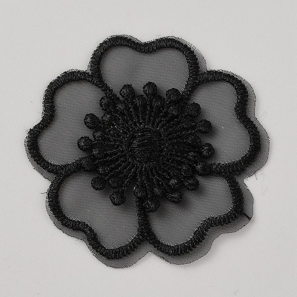 オーガンジー刺繍アップリケを縫い付ける