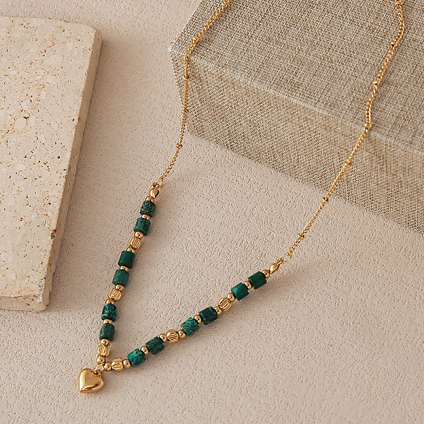 Colliers à pendentif cœur en acier inoxydable 304 avec chaîne satellite et perles de jaspe impérial naturel teintées.