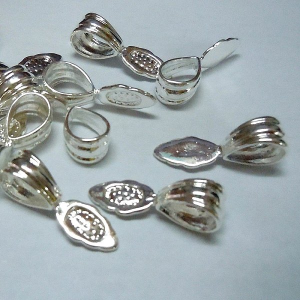 

PandaHall Brass Pendant Bails, Glue-on Flat Pad Bails, Oval, Platinum, 25.4x9.4x1.4mm, Hole: 7mm Brass