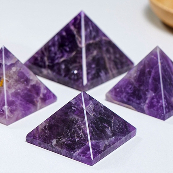 

PandaHall Orgonite Pyramid Natural Amethyst Energy Generators, for Home Office Desk Decoration, 30x30x30mm Amethyst Pyramid