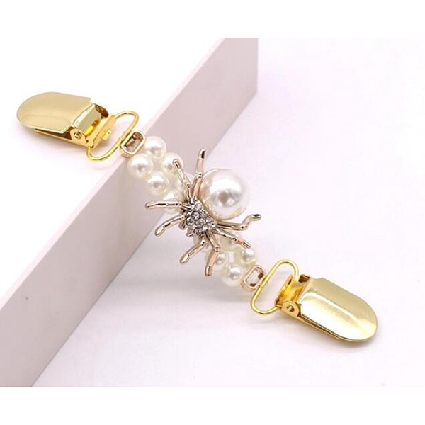 

PandaHall Vintage Alloy Cardigan Clips, Sweater Collar Clips, with Acrylic Pearl Beads, Spider, Golden & Silver, 148mm Alloy