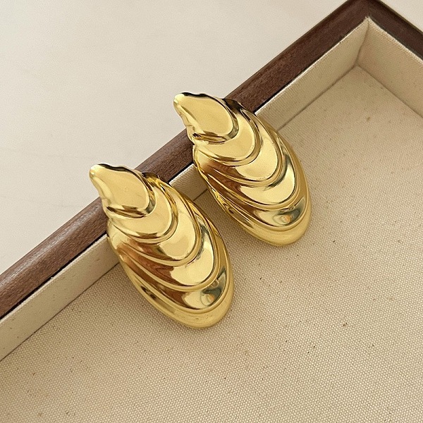 

PandaHall Retro Grooved Brass Stud Earrings for Women, Golden Brass