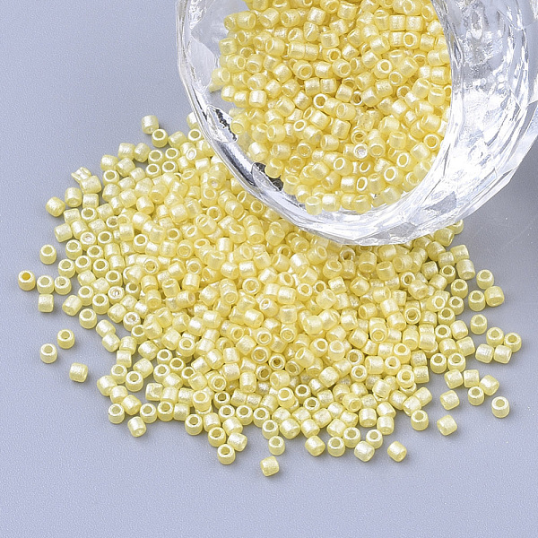 

PandaHall Pearlized Cylinder Seed Beads, Uniform Size, Light Yellow, 1.5~2x1~2mm, Hole: 0.8mm, about 4000pcs/bag, about 50g/bag Glass Yellow