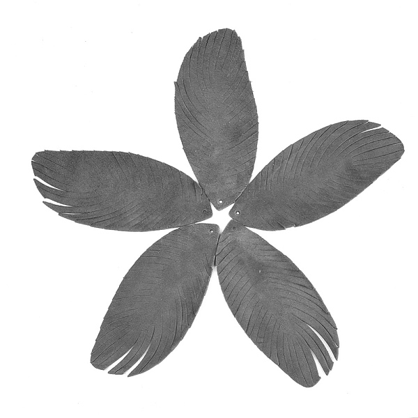 

PandaHall Eco-Friendly Sheepskin Leather Big Pendants, Leaf, Gray, 76x33x1.5mm, Hole: 1.5mm Leather Leaf Gray