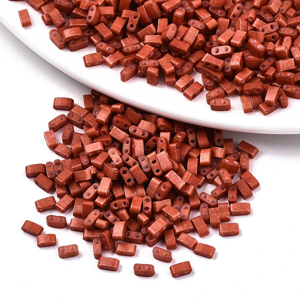 

PandaHall 2-Hole Glass Seed Beads, Baking Paint, Rectangle, FireBrick, 4.5~5.5x2x2~2.5mm, Hole: 0.5~0.8mm, about 250pcs/10g Glass Rectangle..., Red