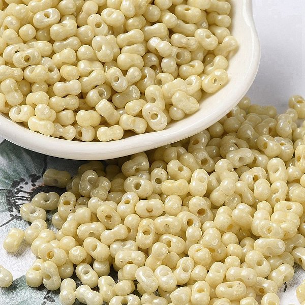 

PandaHall Glass Seed Beads, Peanut, Champagne Yellow, 5.5~6x3~3.5x3mm, Hole: 1~1.2mm, about 4000pcs/pound Glass Peanut