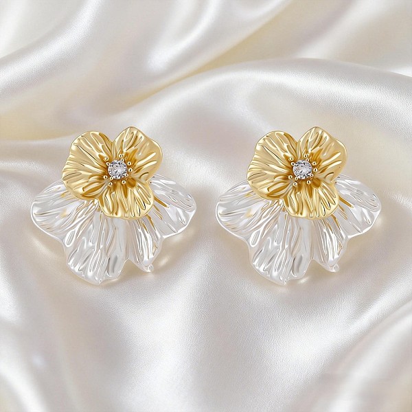 Boucles d'oreilles puces en alliage serties de micro-pavés de zircone cubique en forme de fleur pour femmes