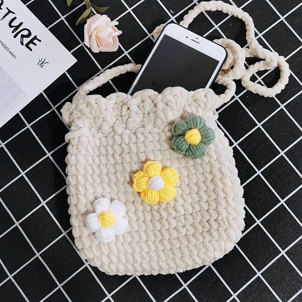 

PandaHall DIY Flower Pattern Handbag Knitting Beginner Kits, including Polyester Chunky Yarn, Fiberfill, Crochet Needle, Instruction, White...