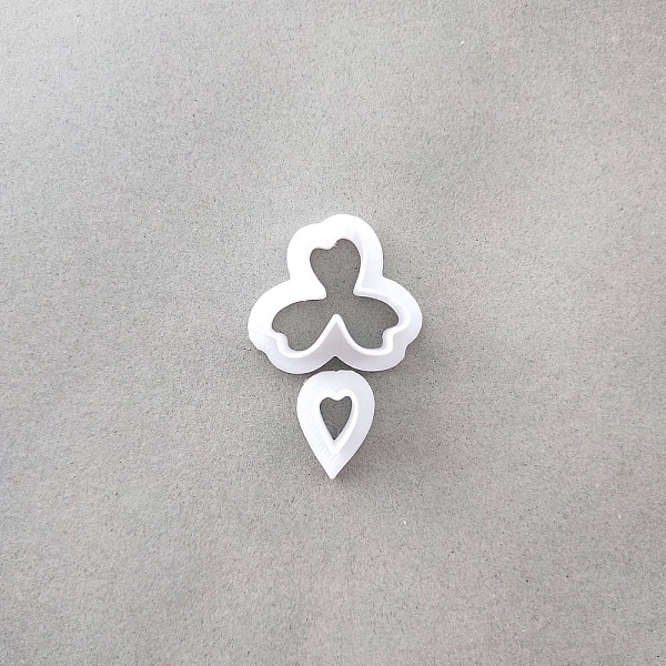 

PandaHall Plastic Plasticine Tools, Clay Cutters, Modeling Tools, WhiteSmoke, Clover, 0.8~1.9x0.5~1.9cm Plastic Clover White