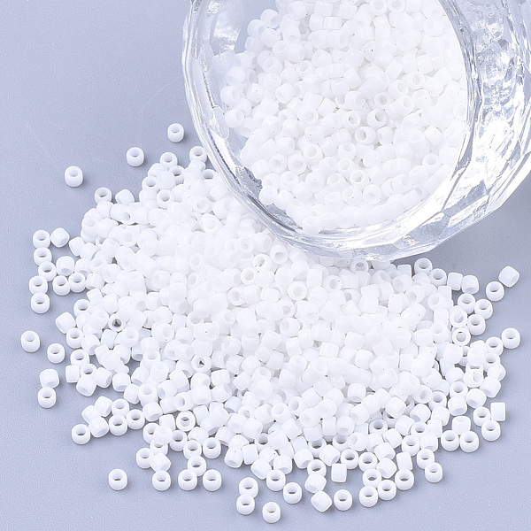 

PandaHall Baking Paint Cylinder Seed Beads, Uniform Size, White, 1.5~2x1~2mm, Hole: 0.8mm, about 4000pcs/bag, about 50g/bag Glass White