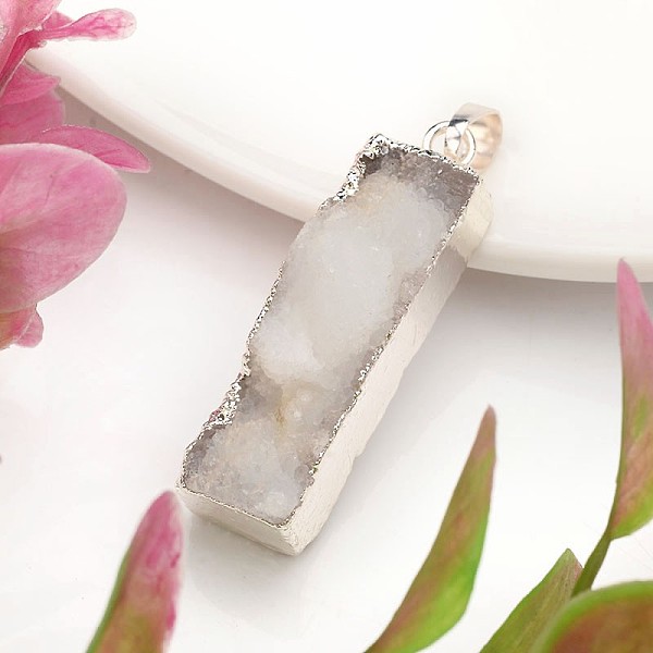 

PandaHall Rectangle Dyed Natural Druzy Agate Pendants, with Brass Findings, Silver Color Plated, 38~41x9~11x8~13mm, Hole: 5mm Natural Agate..., Gray
