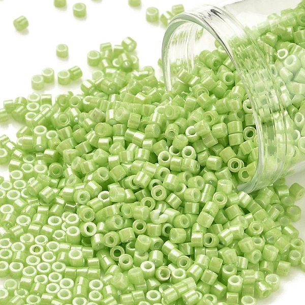 

PandaHall Cylinder Seed Beads, Opaque Colours Luster, Uniform Size, Yellow Green, 2x1.5mm, Hole: 0.8mm, about 888pcs/10g Glass