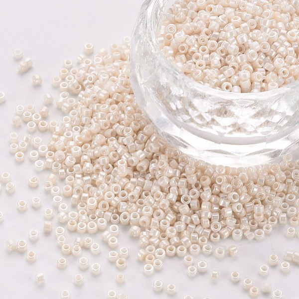 

PandaHall Glass Cylinder Beads, Seed Beads, Opaque Colours Luster, Round Hole, Antique White, 1.5~2x1~2mm, Hole: 0.8mm, about 8000pcs/bag...