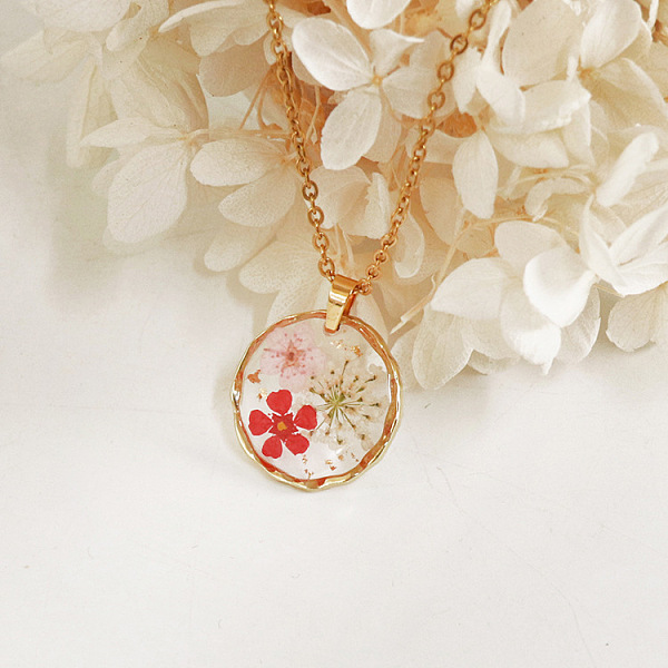 合金とプラスチックの内側の花のフラットラウンドいペンダントネックレス