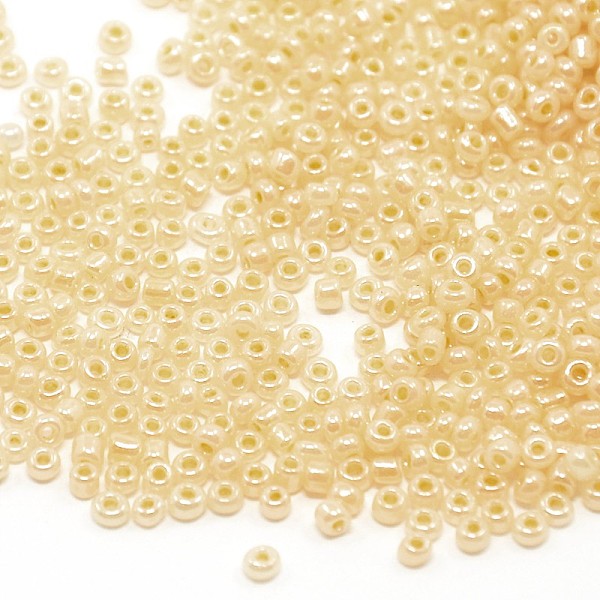 

PandaHall Glass Seed Beads, Ceylon, Round, Champagne Yellow, 2mm, Hole: 1mm, about 30000pcs/pound Glass Yellow