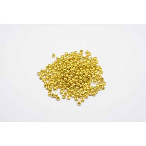 

PandaHall Electroplate Glass Seed Beads, Round Hole Rocailles, Golden Plated, 3.5~5.5mm in diameter, 2.5~6.8mm thick, Hole: 1mm, about..., Gold