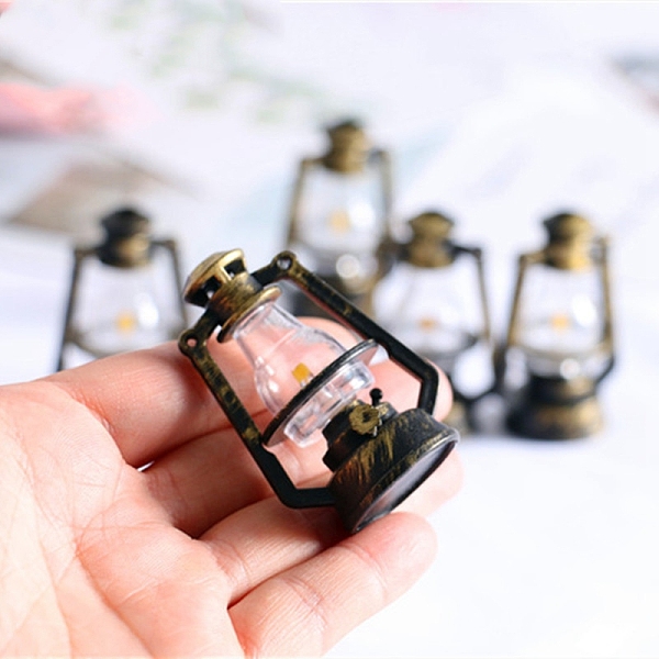 Decorazioni Per Espositori Per Lampade A Cherosene In Plastica In Miniatura