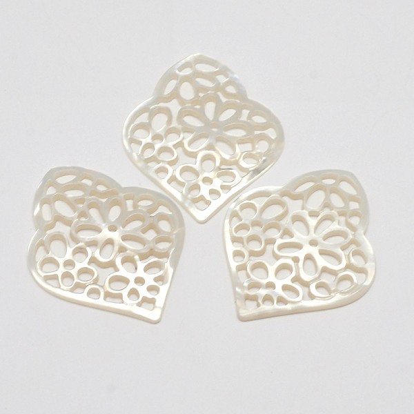 

PandaHall Natural Mother of Pearl Shell Flower Pendants, White, 37x30x1.5mm, Hole: 1mm White Shell Flower White